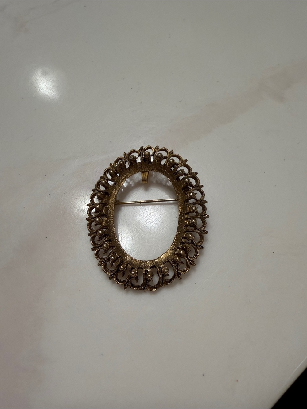 Vintage-Inspired Gold Oval Filigree Brooch